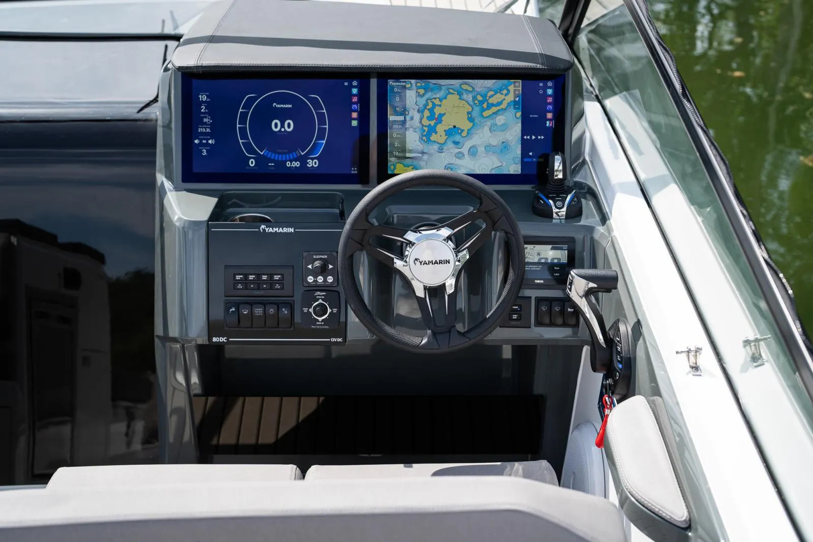 Yamarin 80 DC krmilno navigacijiski sistem