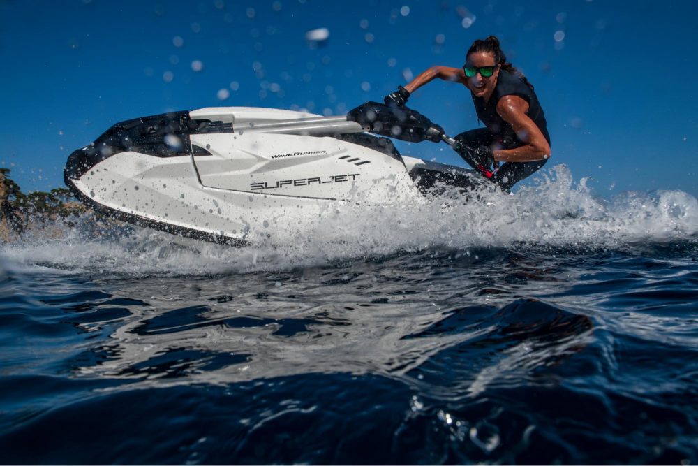 2023 Yamaha SJ1050 EU White Coat Action 001 03