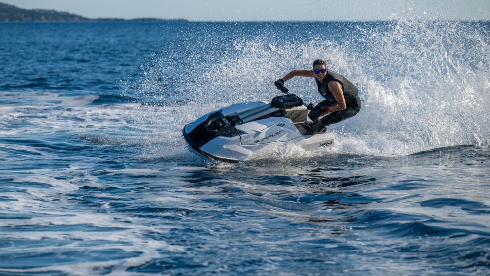 2024 Yamaha SJ1050 EU White Coat Action 001 03