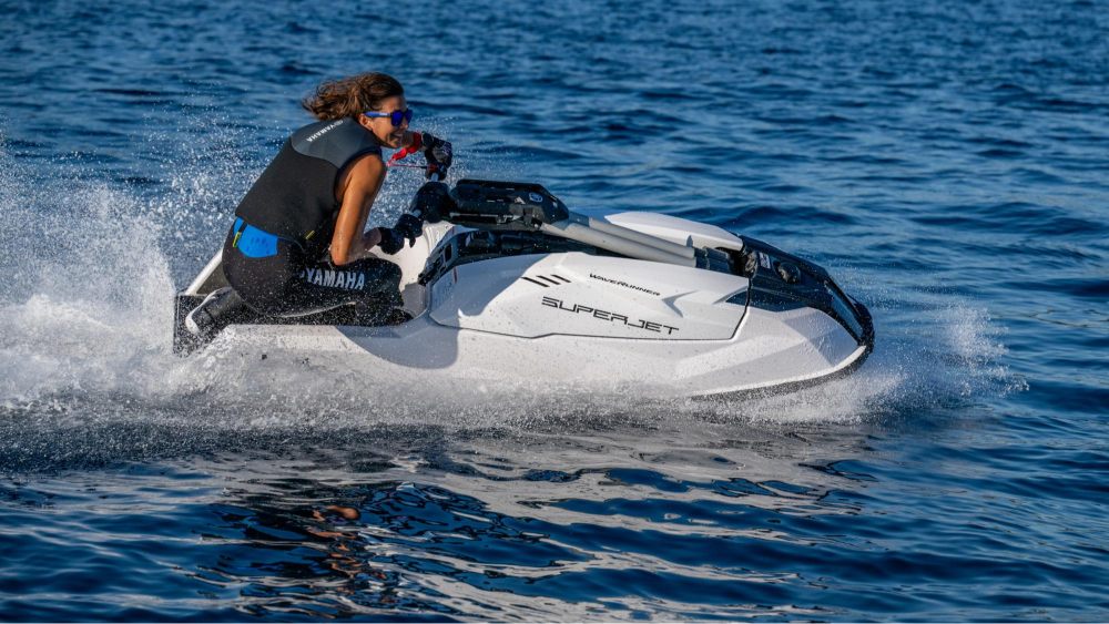 2024 Yamaha SJ1050 EU White Coat Action 002 03