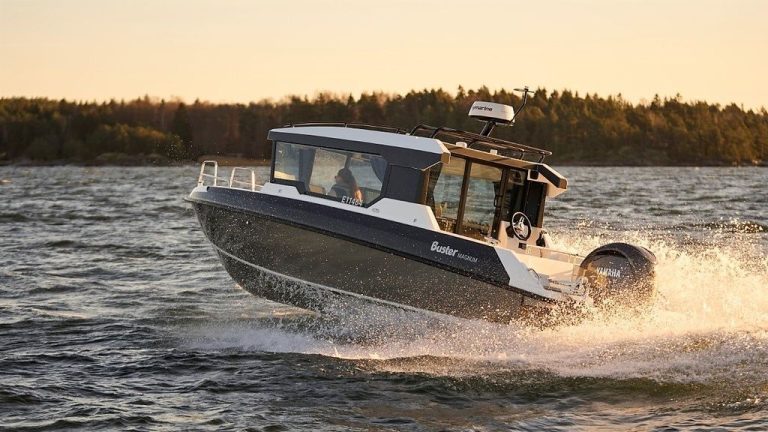 BUSTER MAGNUM CABIN +YAMAHA F300- NOVOST NA NAŠEM TRGU